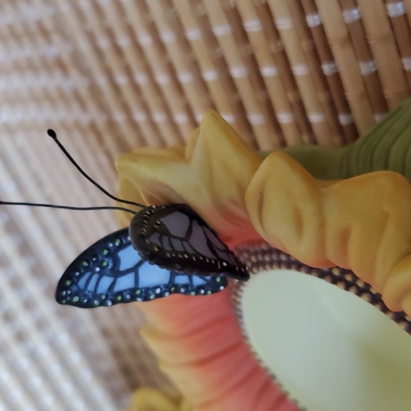 PartyLite Tealight Holders Set of 2 - Butterfly & Ladybug on Sunflowers - Picture 4 of 15